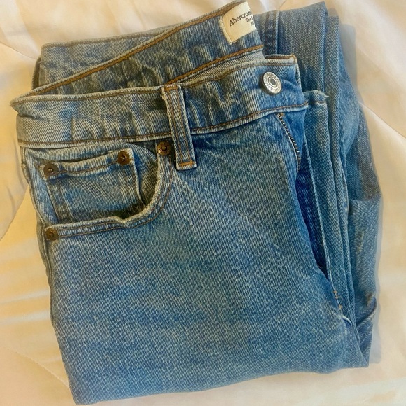 Abercrombie Mid Rise 90s Straight Jean Medium - Picture 2 of 3